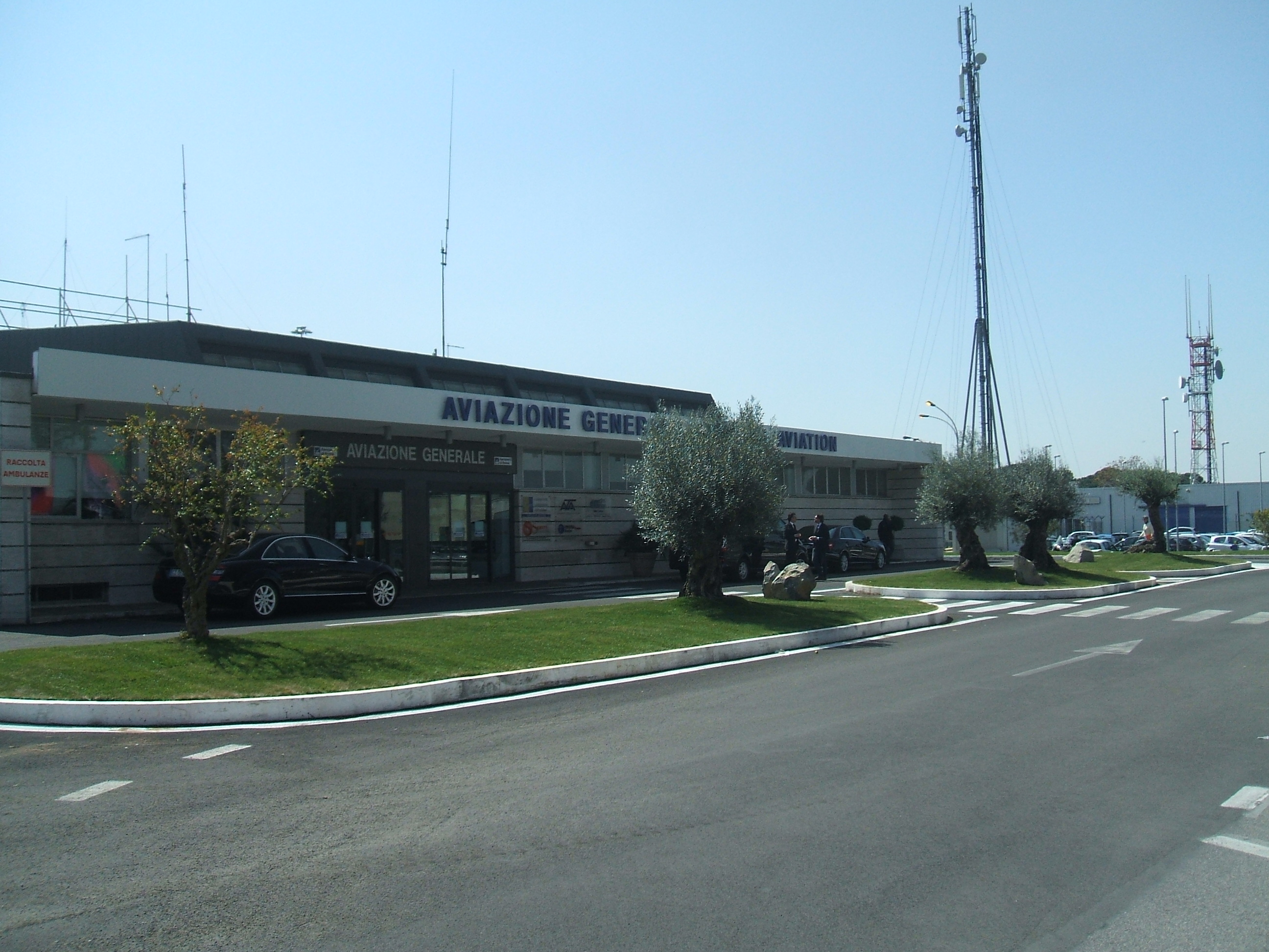Foto 32 Terminal Aviazione Generale CIA ingresso lato città.JPG